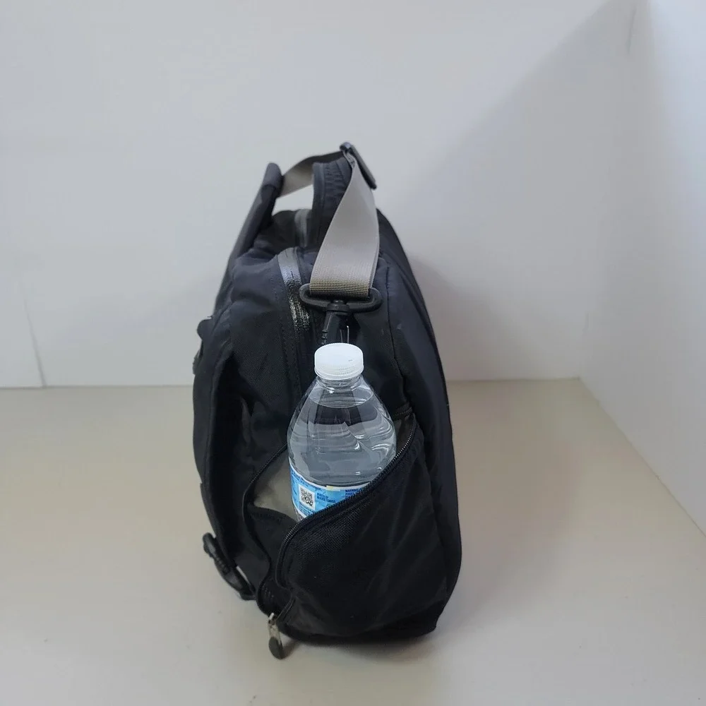 REI Travel Utility Messenger Bag Padded Black 16x14x5 Laptop Commuter School Bag